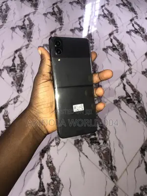 New Samsung Galaxy Z Flip4 128 GB Black