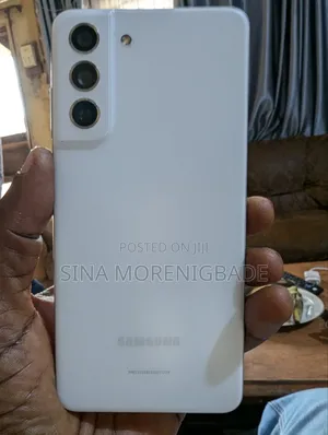 Photo - Samsung Galaxy S21 FE 128 GB White