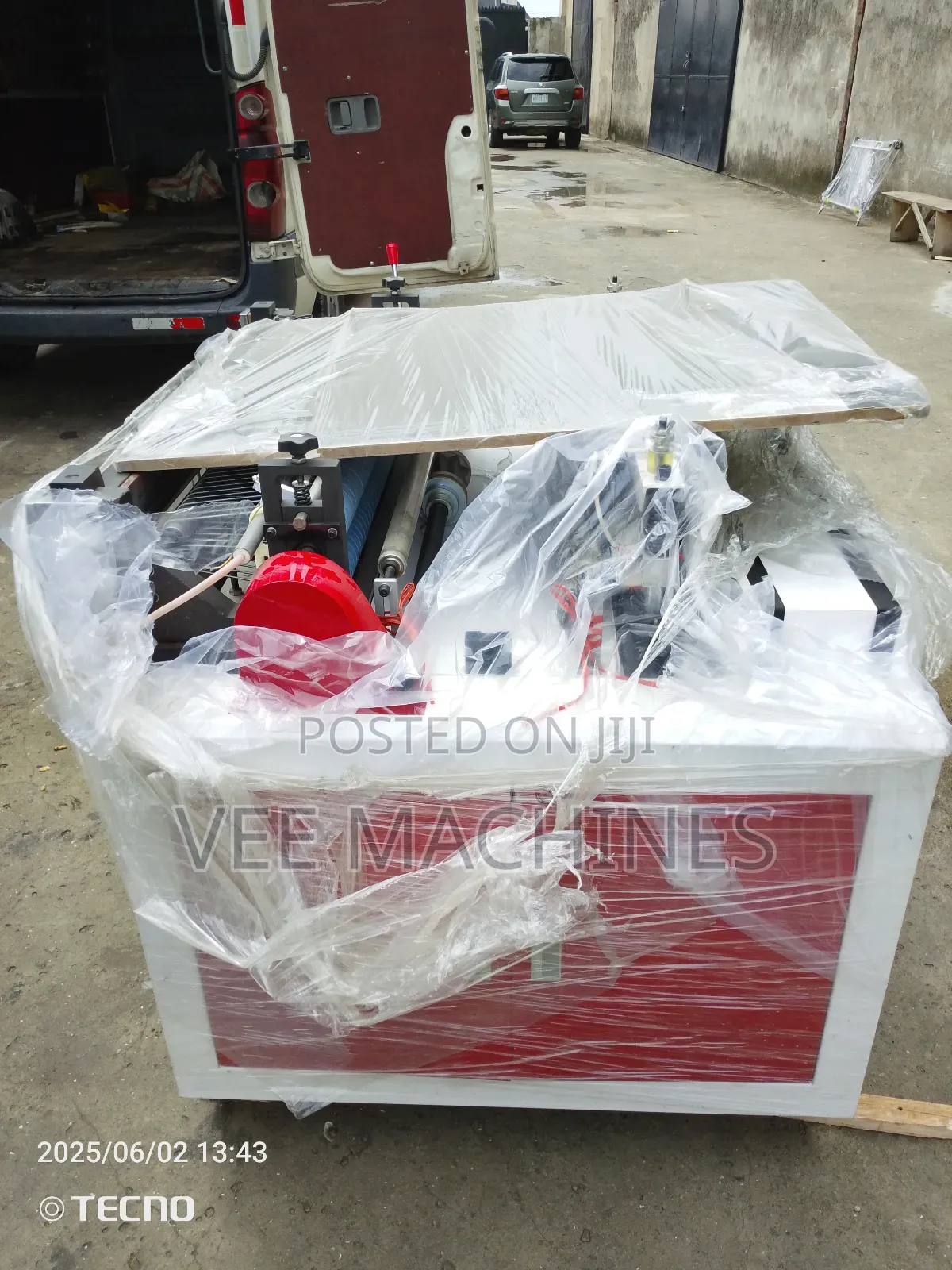 Single Deck Cutting and Sealing Machine
