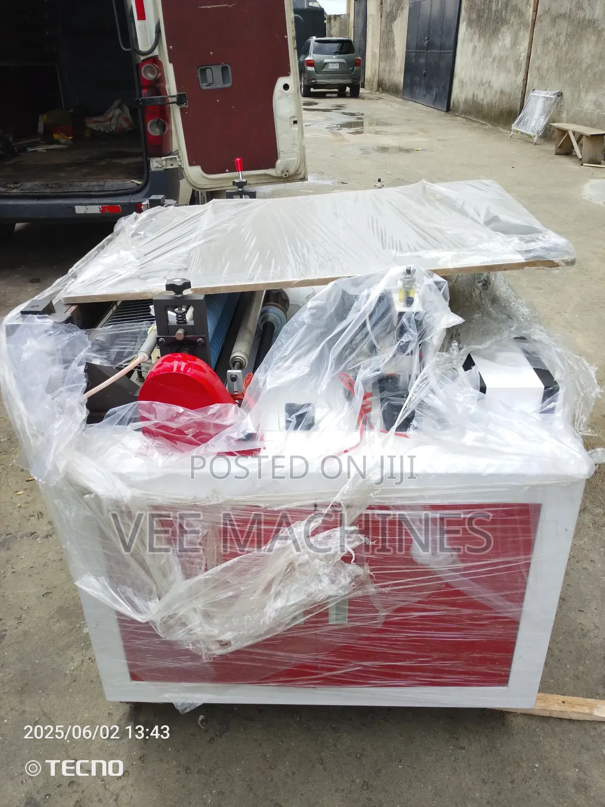 Single Deck Cutting and Sealing Machine