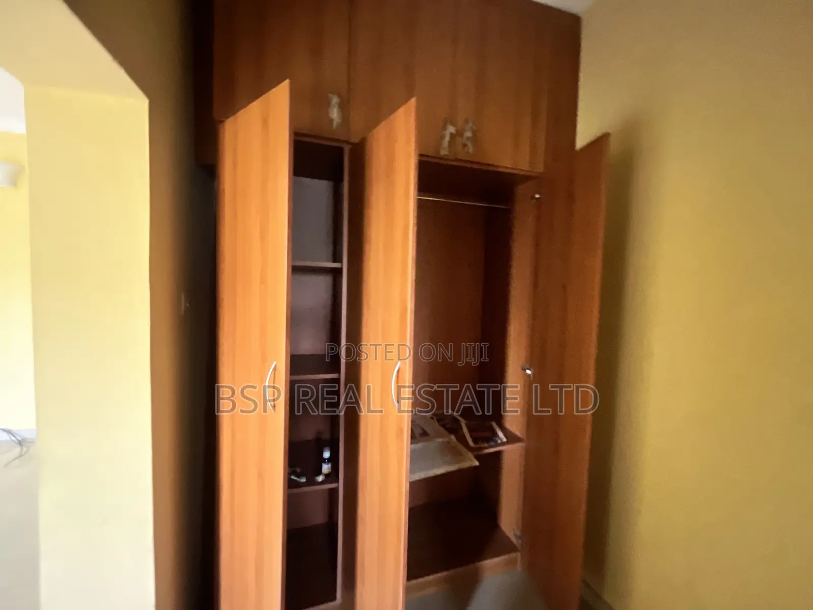 3bdrm Apartment in 300 Wuse 2 for rent