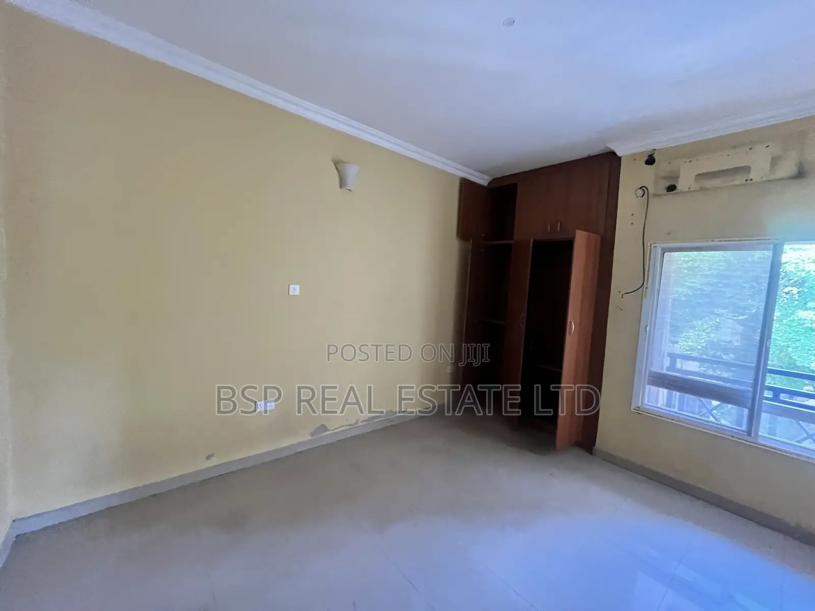 3bdrm Apartment in 300 Wuse 2 for rent
