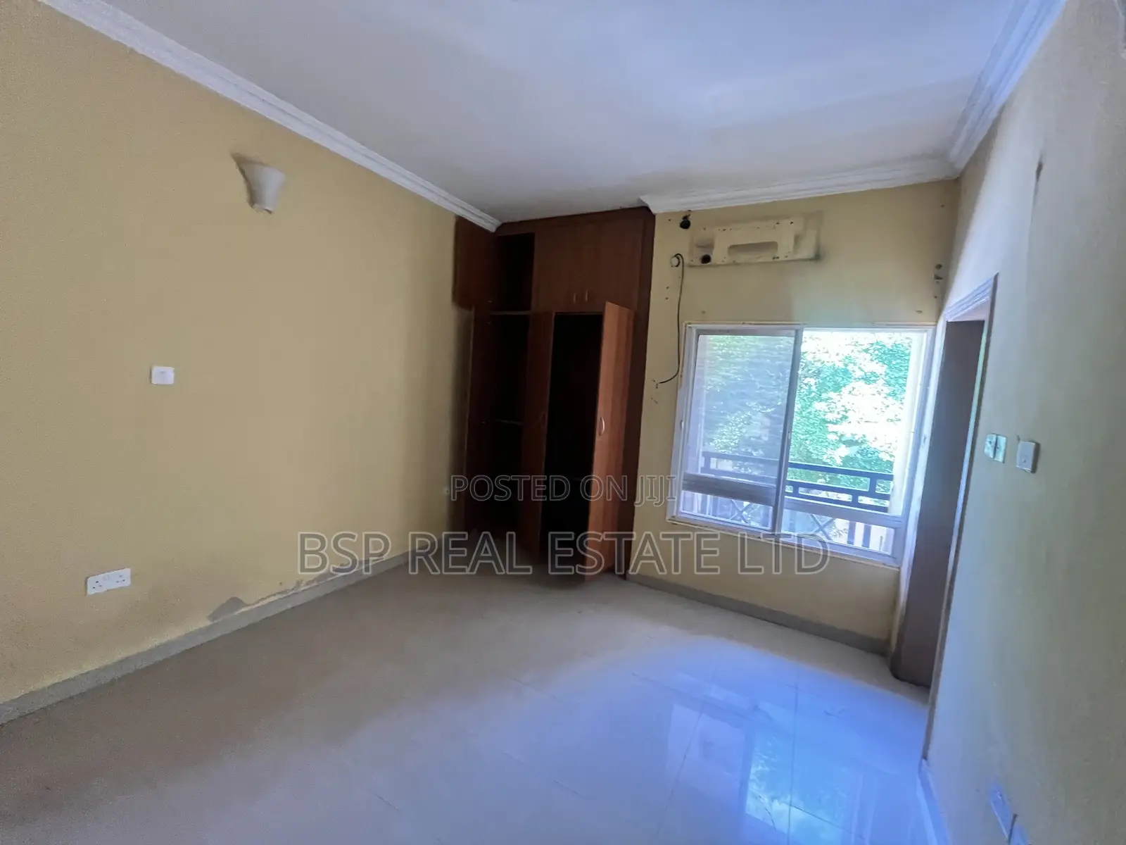 3bdrm Apartment in 300 Wuse 2 for rent