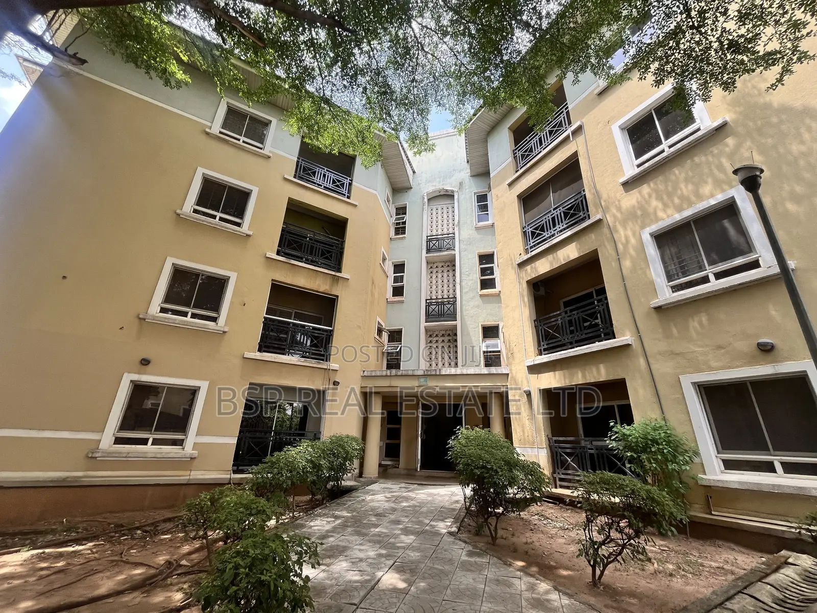 3bdrm Apartment in 300 Wuse 2 for rent