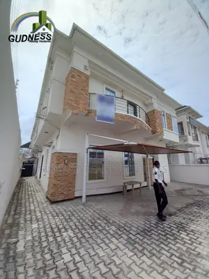 5bdrm Duplex in Ikota for sale