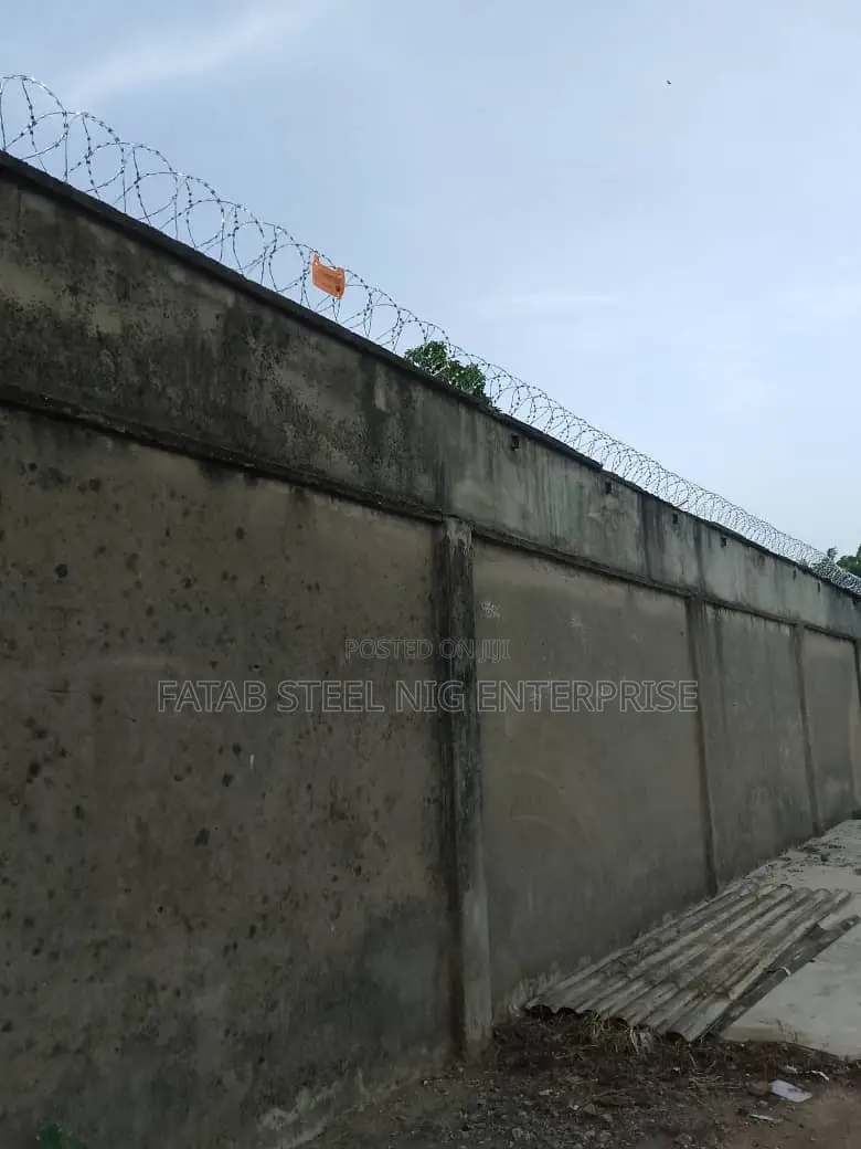 Quality Anti Rust Galvanise Razor Barb Wire