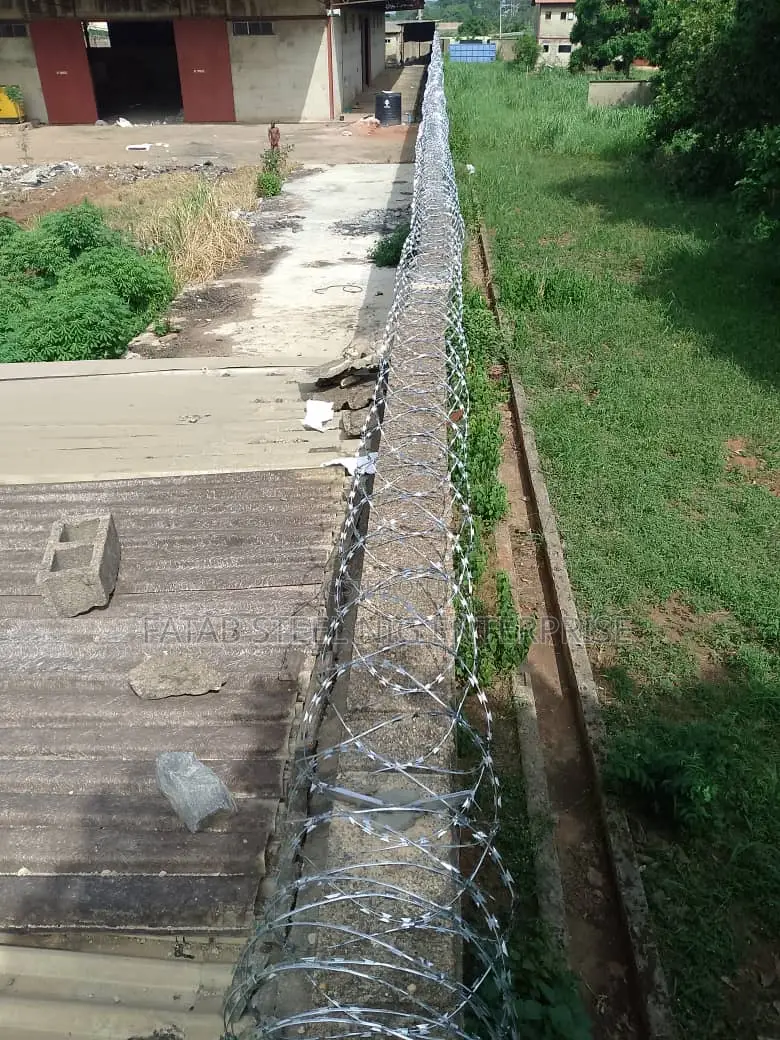 Quality Anti Rust Galvanise Razor Barb Wire