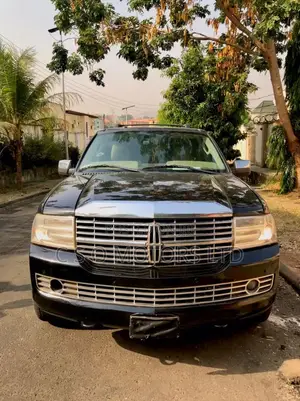 Photo - Lincoln Navigator 4dr SUV 4WD (5.4L 8cyl 6A) 2014 Black