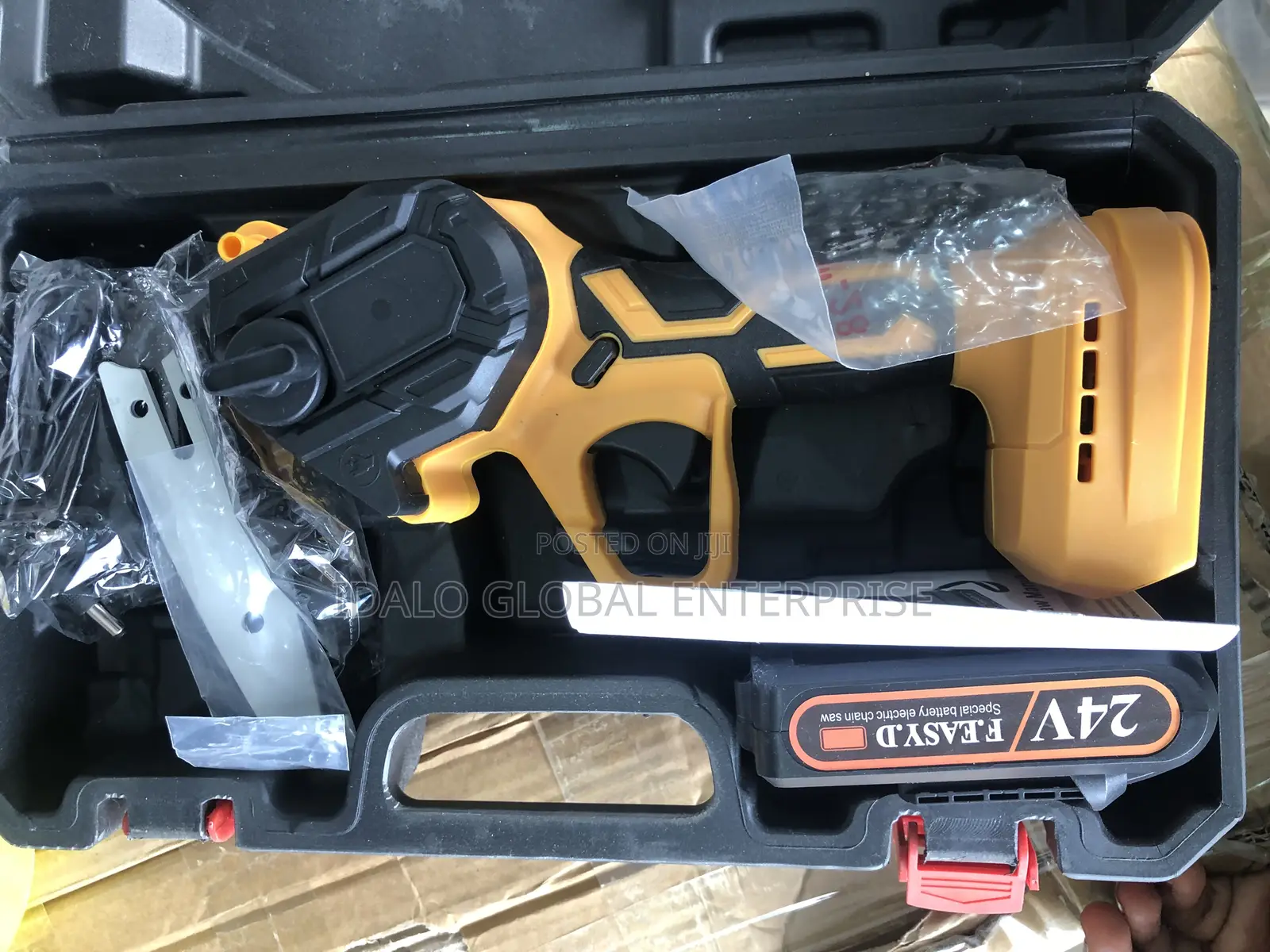 5 Inches Utility Rechargeable Chainsaw Machine