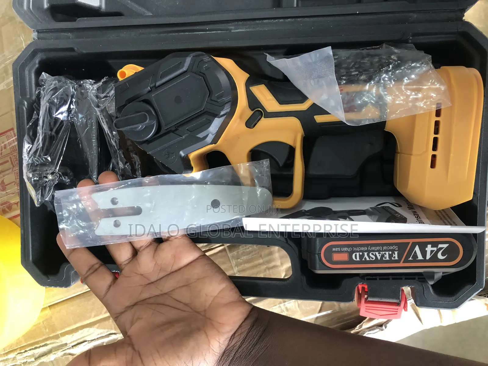 5 Inches Utility Rechargeable Chainsaw Machine