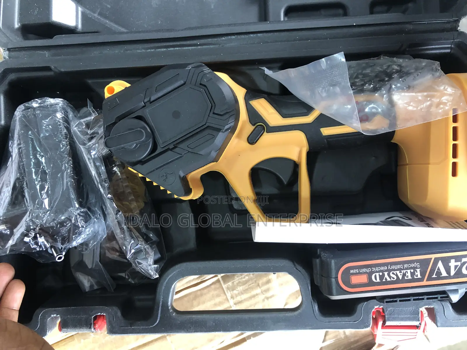 5 Inches Utility Rechargeable Chainsaw Machine