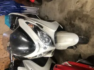 Suzuki Burgman 2017 White