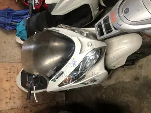 Suzuki Burgman 2014 White