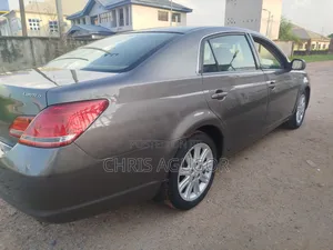 Photo - Toyota Avalon Limited 2005 Gold