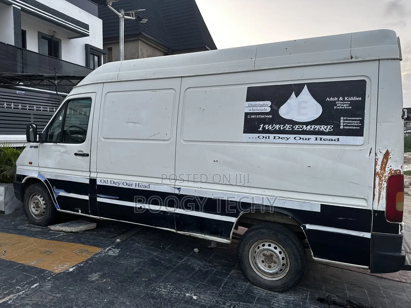 Volkswagen LT 2000 White