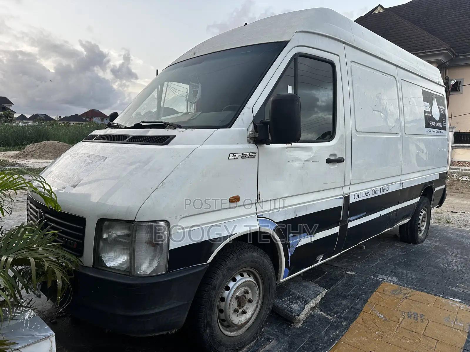 Volkswagen LT 2000 White
