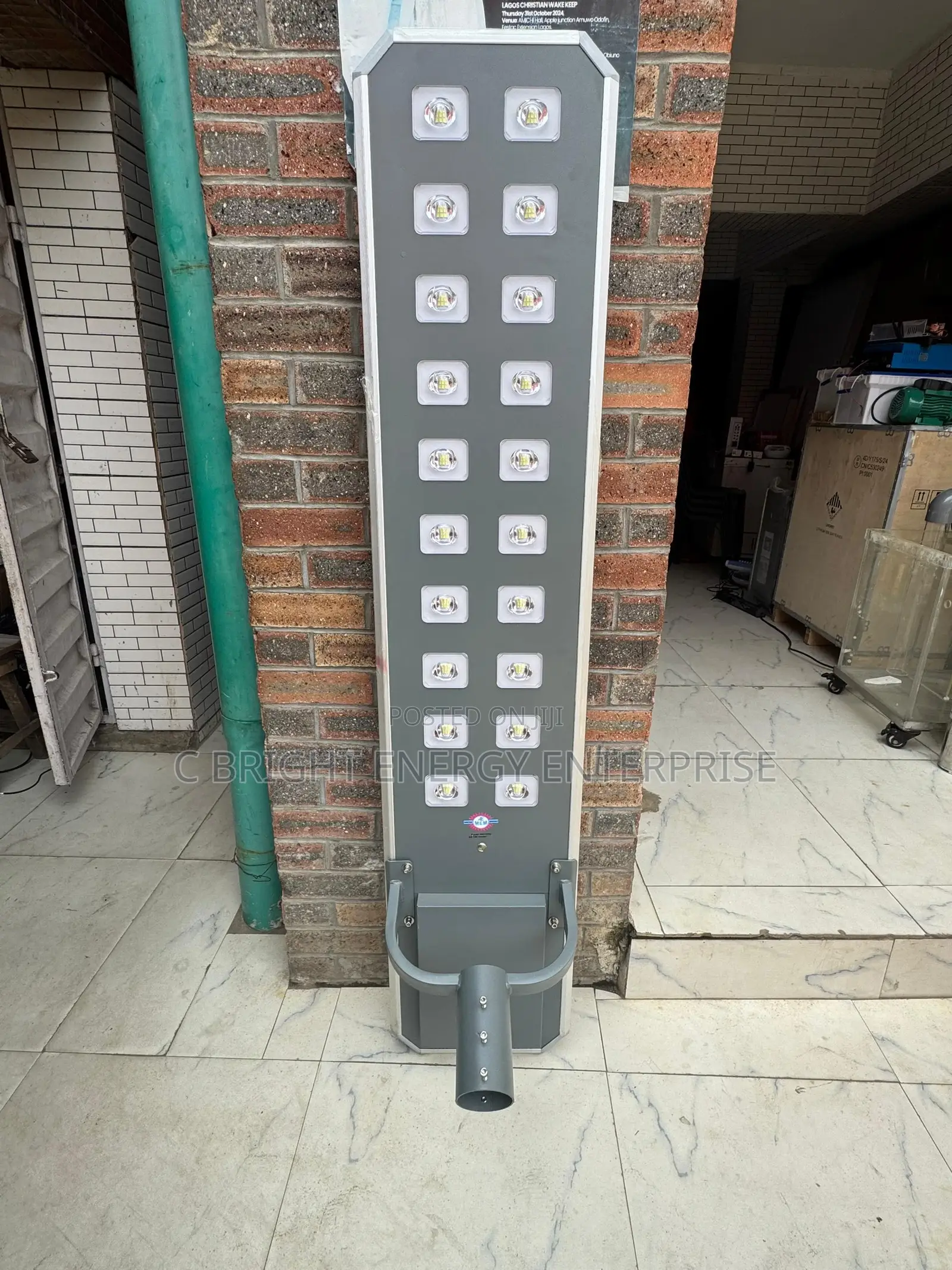A 140-Watt 20 Eyes Ae Mem Solar Street Light
