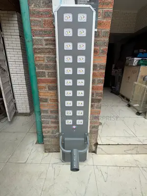 A 140-Watt 20 Eyes Ae Mem Solar Street Light