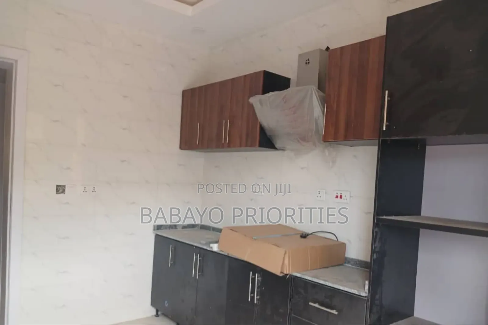 4bdrm Duplex in Jericho for sale