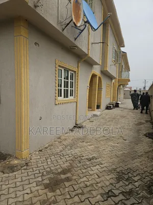 5bdrm Duplex in Isheri North Gra for rent