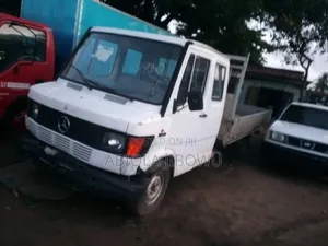 Mercedes Benz 207d White