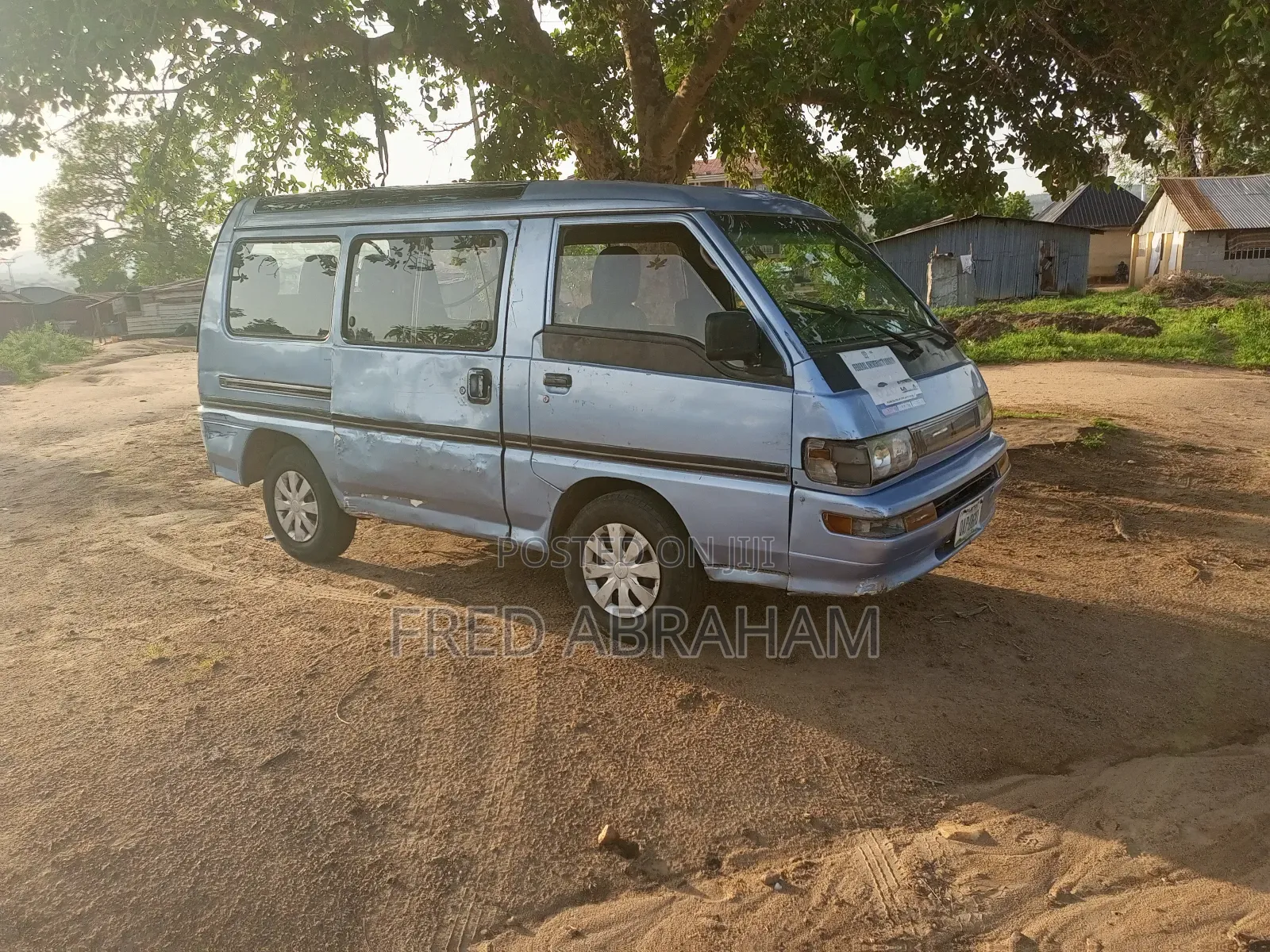 Mitsubishi L300 2002 Blue