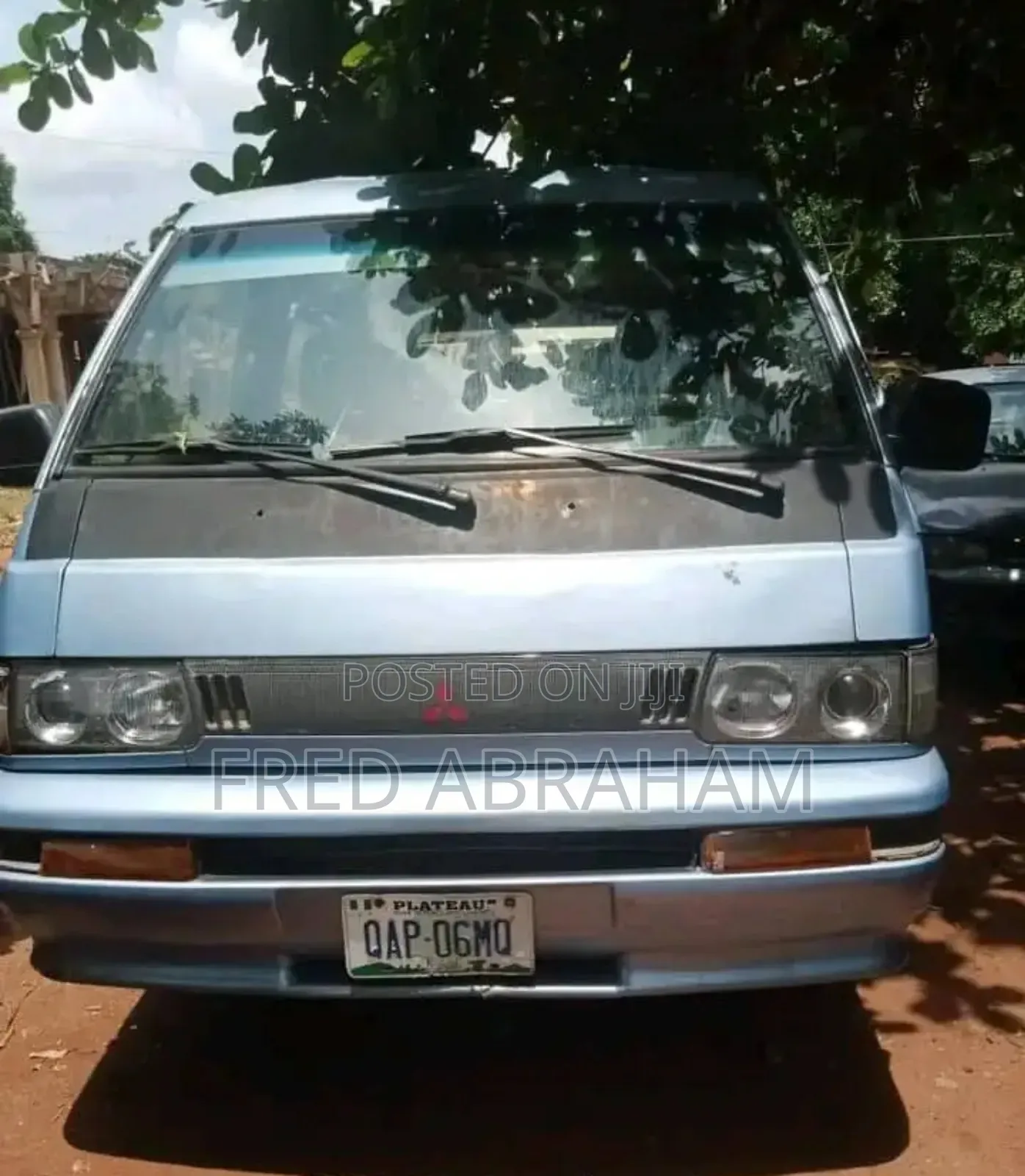 Mitsubishi L300 2002 Blue