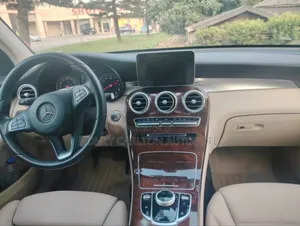 Mercedes-Benz GLC-Class 2017 White