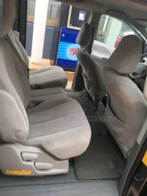 Toyota Sienna LE 7-Passenger 4dr Minivan AWD (3.5L 6cyl 6A) 2014 Gray