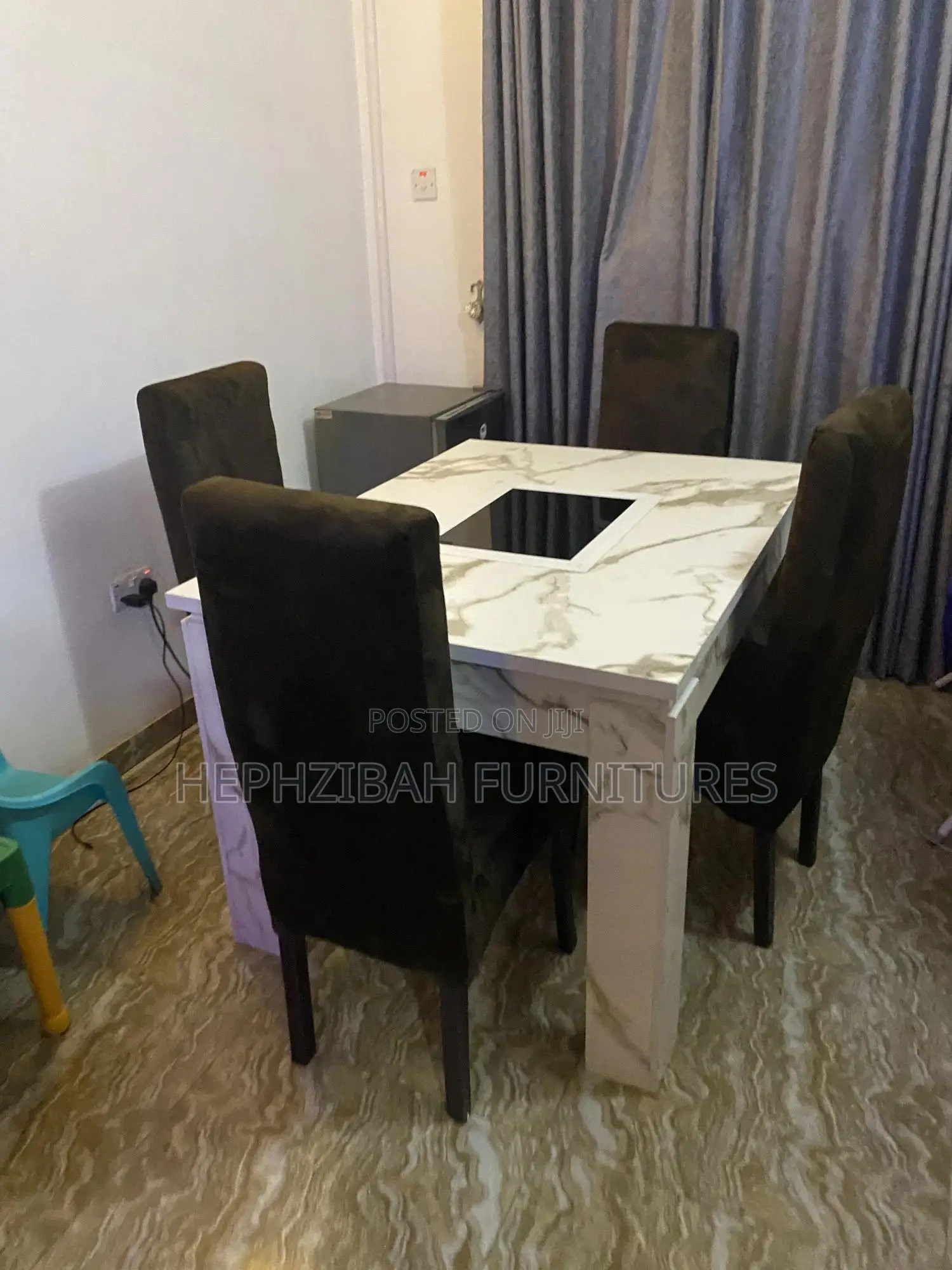 4 Seater Dining With White Marble Table
