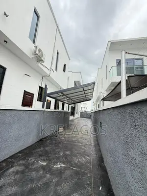 5bdrm Duplex in Chevron for sale