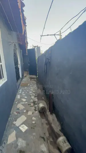 5bdrm Block of Flats in Golden Estate, Ayobo for sale