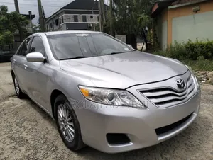 Toyota Camry XLE 4dr Sedan (2.5L 4cyl 6A) 2011 Silver