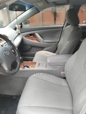Toyota Camry XLE 4dr Sedan (2.5L 4cyl 6A) 2011 Silver