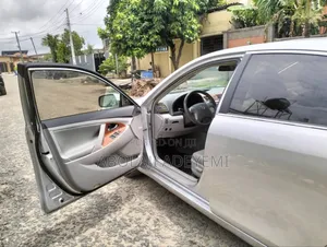 Toyota Camry XLE 4dr Sedan (2.5L 4cyl 6A) 2011 Silver