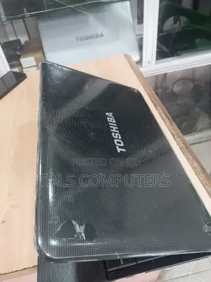 Laptop Toshiba Satellite C850 4GB Intel Pentium HDD 32GB
