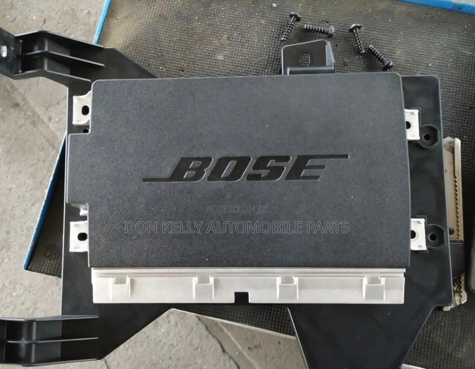 Porsche Macan Amplifier