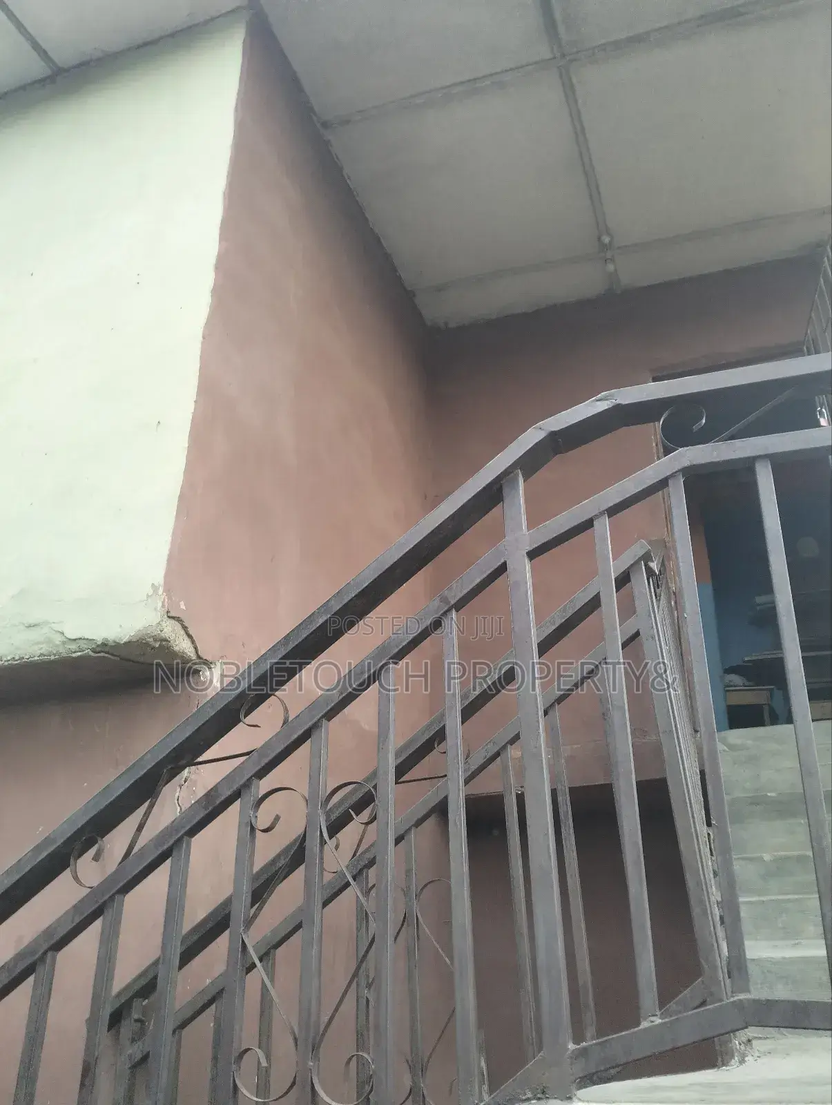 Lounge With 6 Rooms, Lodging Short Let Along Governor's Rd Ikotun