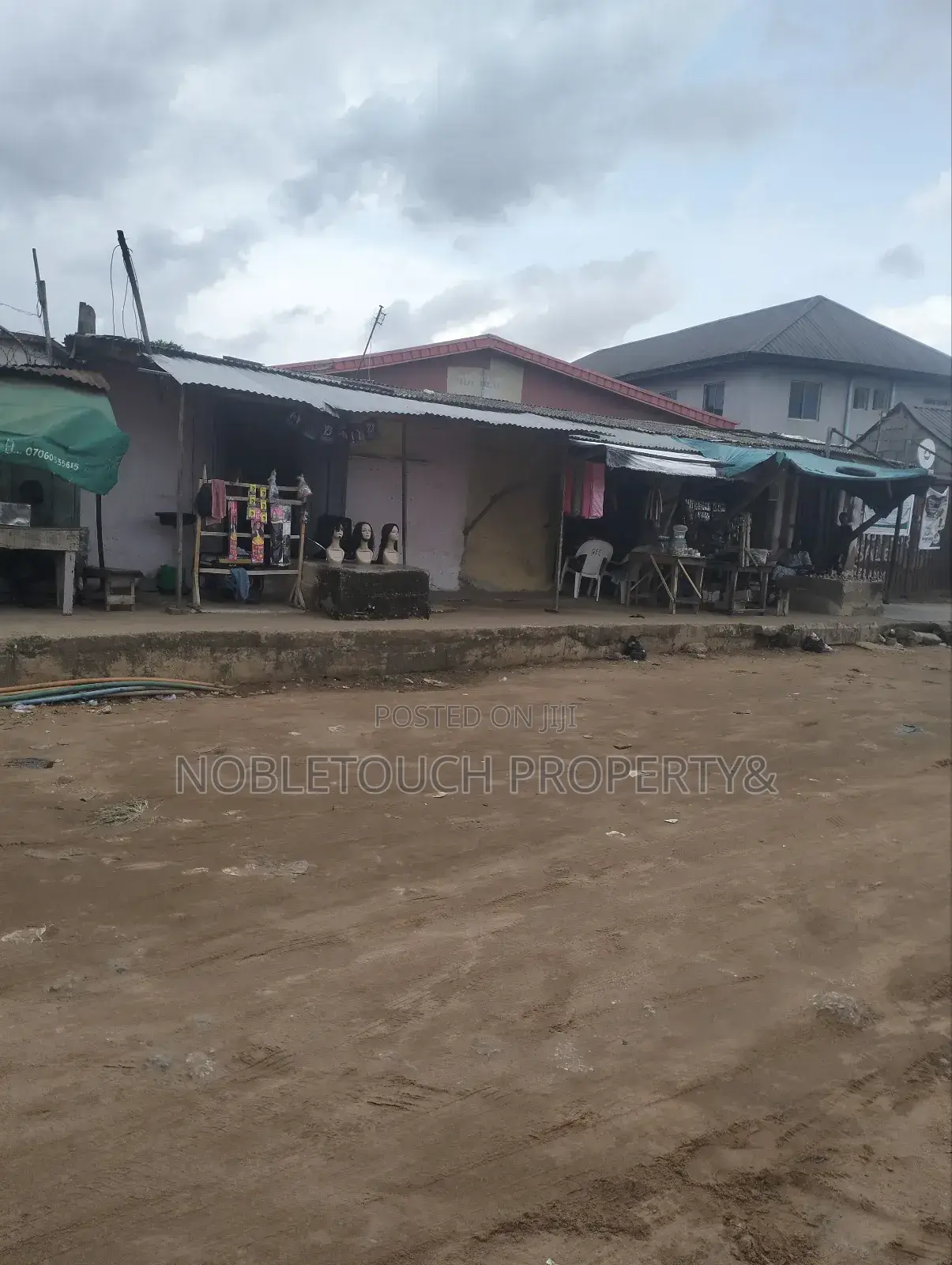 Lounge With 6 Rooms, Lodging Short Let Along Governor's Rd Ikotun