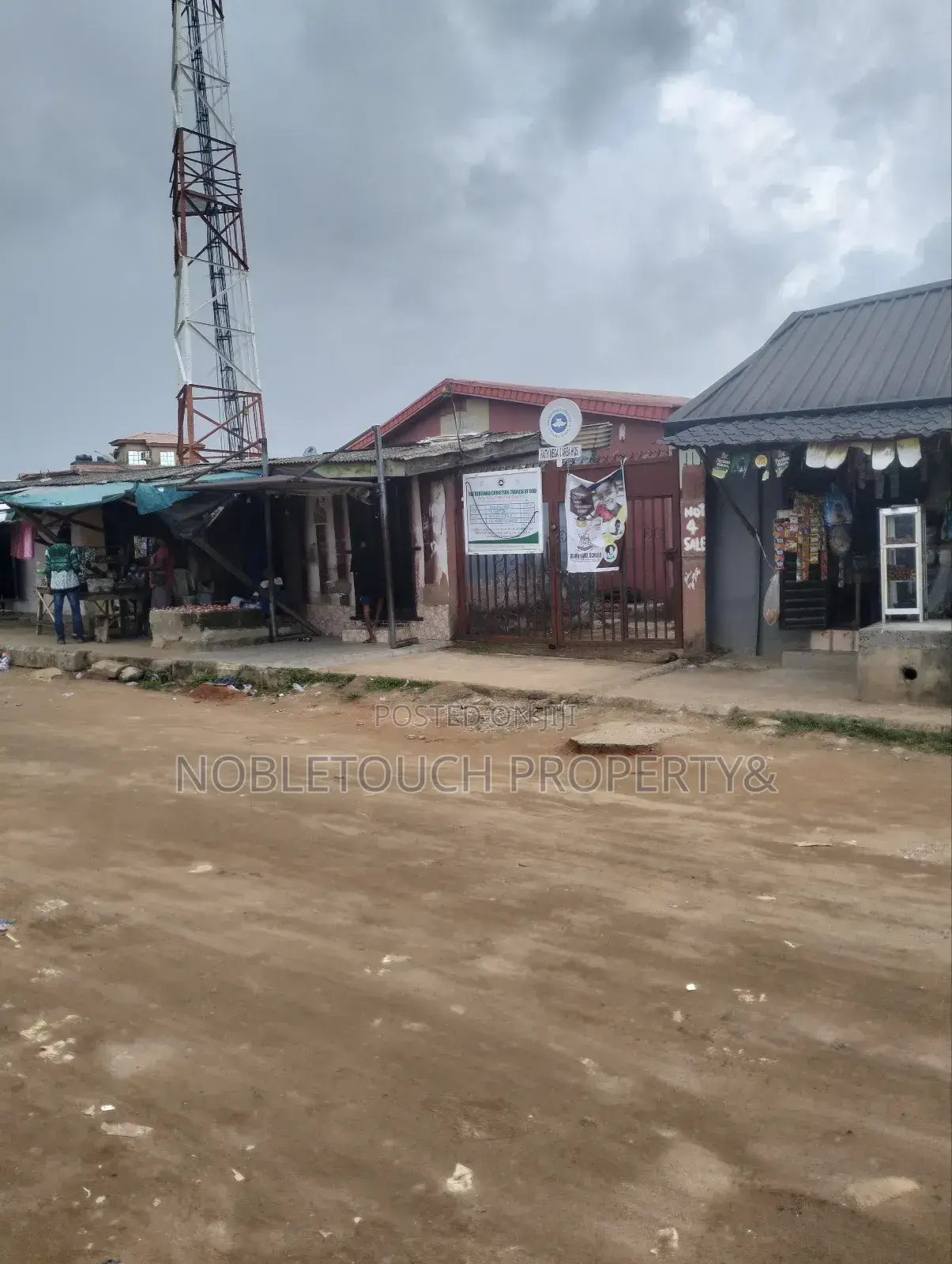 Lounge With 6 Rooms, Lodging Short Let Along Governor's Rd Ikotun