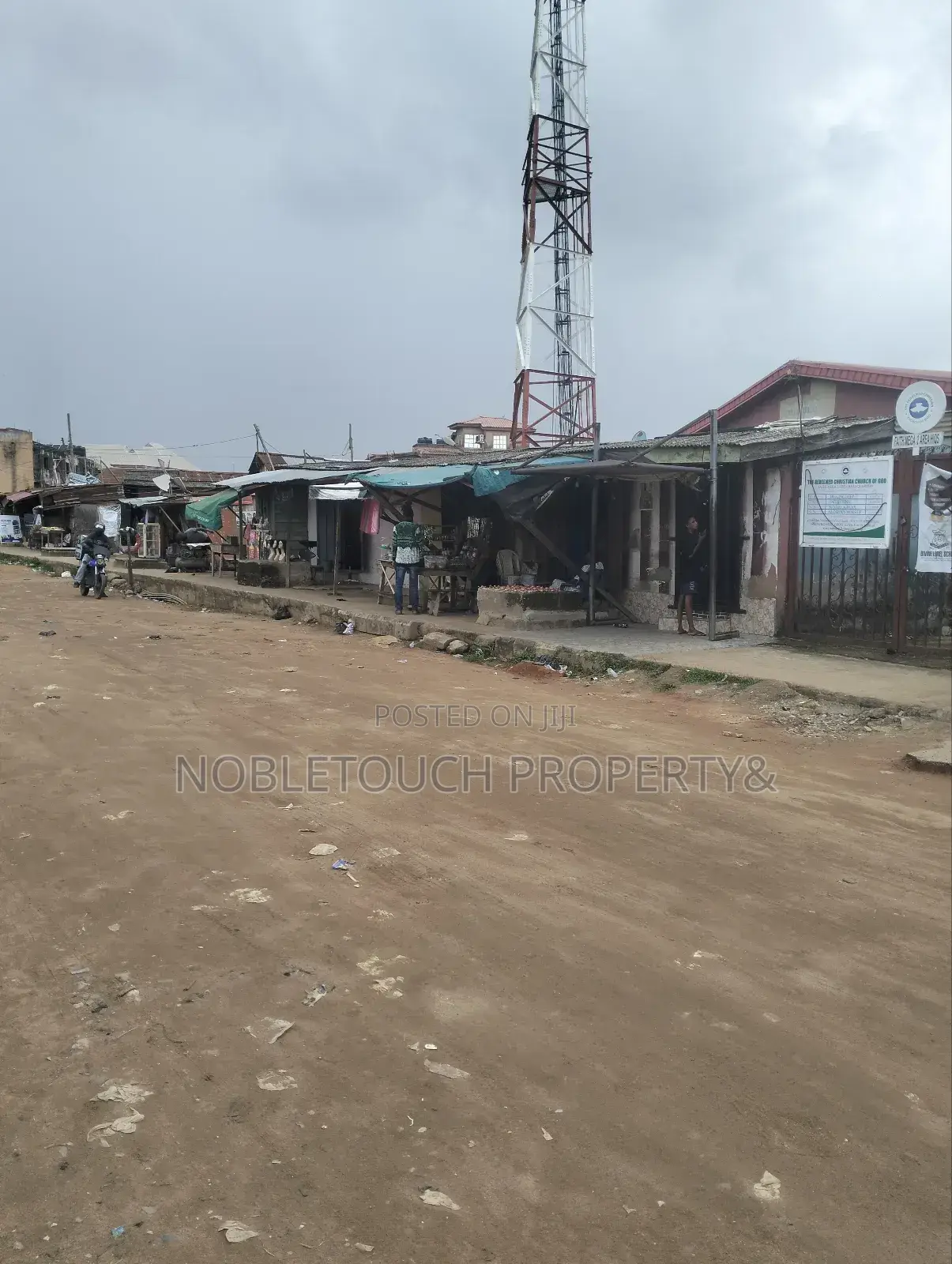 Lounge With 6 Rooms, Lodging Short Let Along Governor's Rd Ikotun