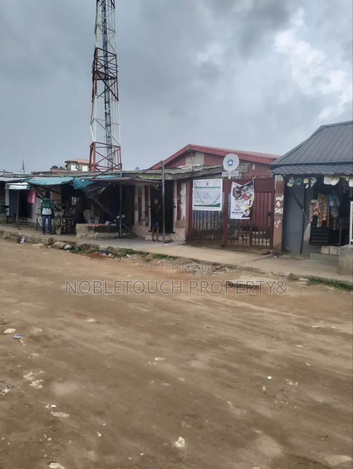 Lounge With 6 Rooms, Lodging Short Let Along Governor's Rd Ikotun