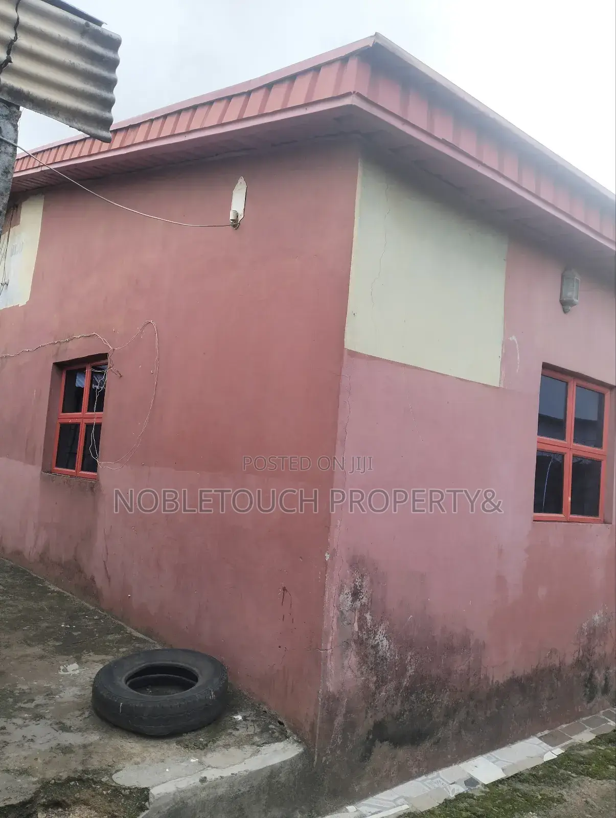 Lounge With 6 Rooms, Lodging Short Let Along Governor's Rd Ikotun
