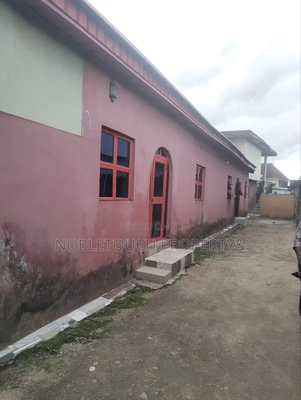 Lounge With 6 Rooms, Lodging Short Let Along Governor's Rd Ikotun