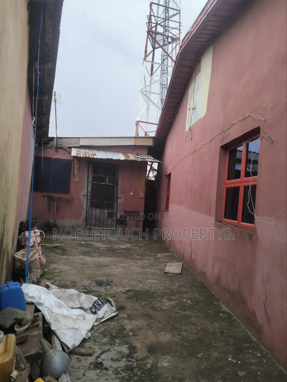 Lounge With 6 Rooms, Lodging Short Let Along Governor's Rd Ikotun