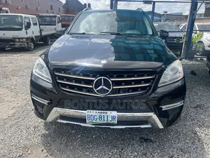 Mercedes-Benz M Class ML350 4MATIC 4dr SUV AWD (3.5L 6cyl 7A) 2014