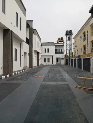 3 Bedroom Terrace With Bq Equipped With CCTV Camera