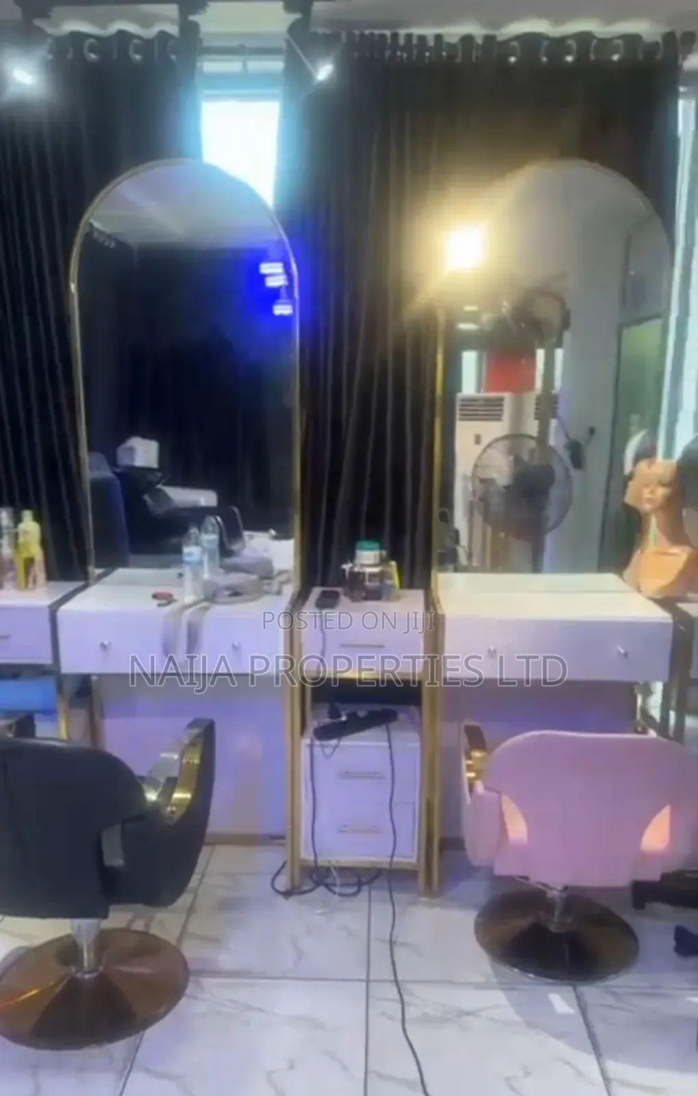 Functioning Unisex Salon and Spar in Sangotedo for Rent