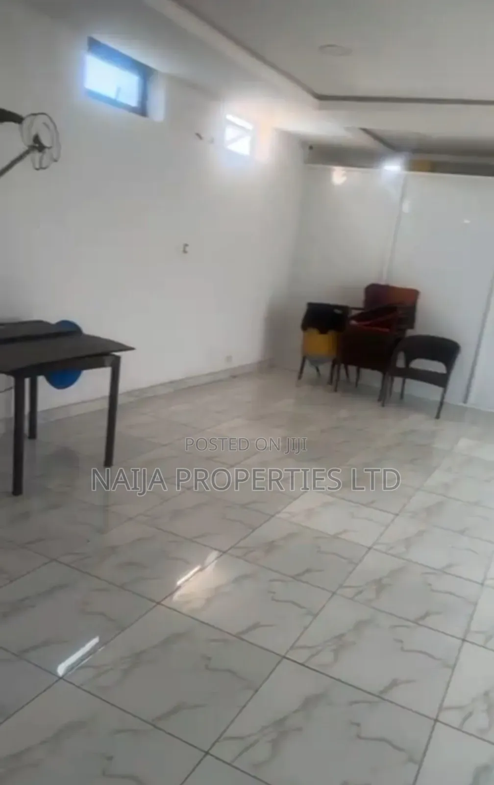 Functioning Unisex Salon and Spar in Sangotedo for Rent