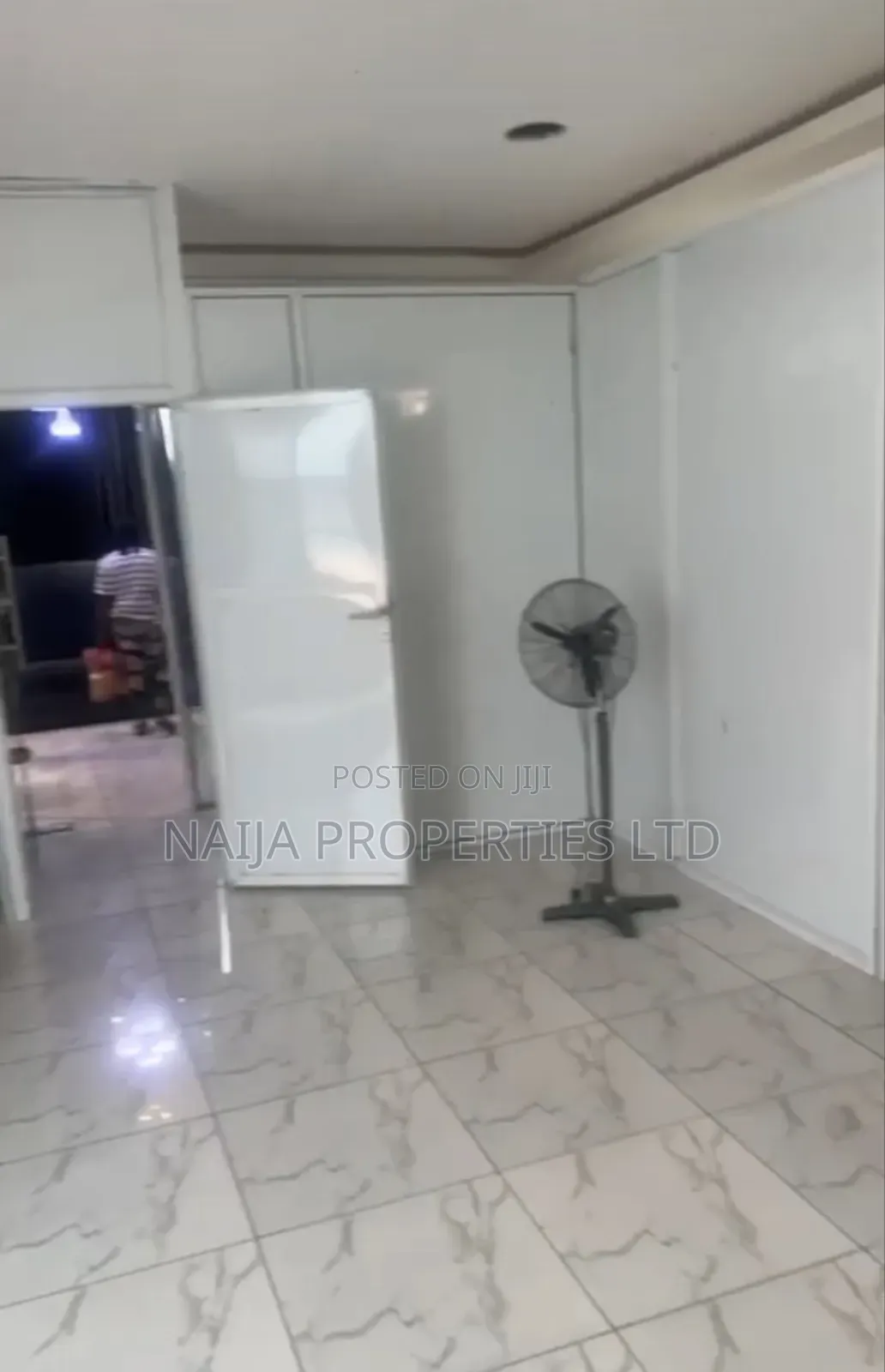 Functioning Unisex Salon and Spar in Sangotedo for Rent